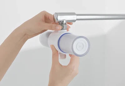 Hand-tighten the Flow System.