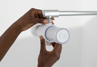 Hand-tighten the Flow System.